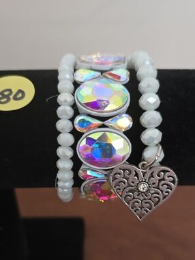 Source Unknown Aurora AB Crystal Stretch Bracelet with Heart Charm ( NWOT)